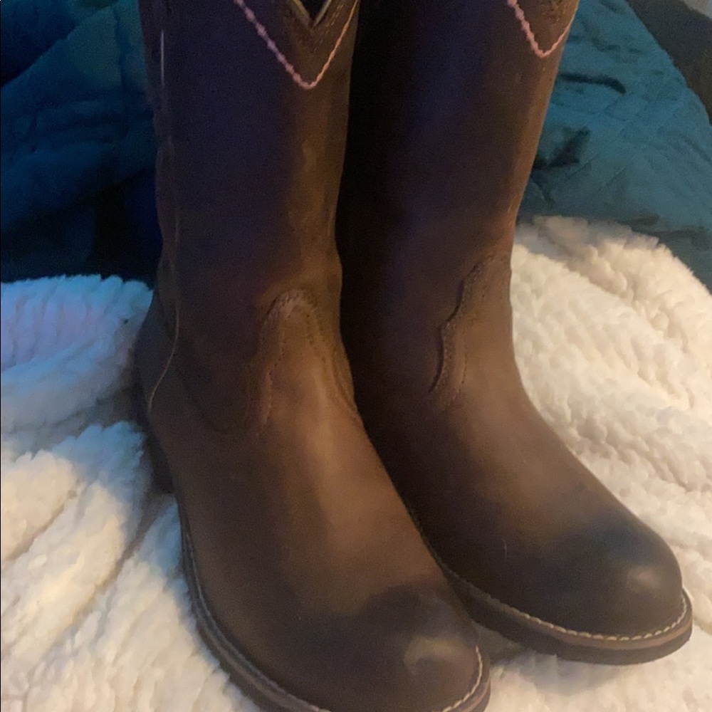 Woman’s Ariat boots